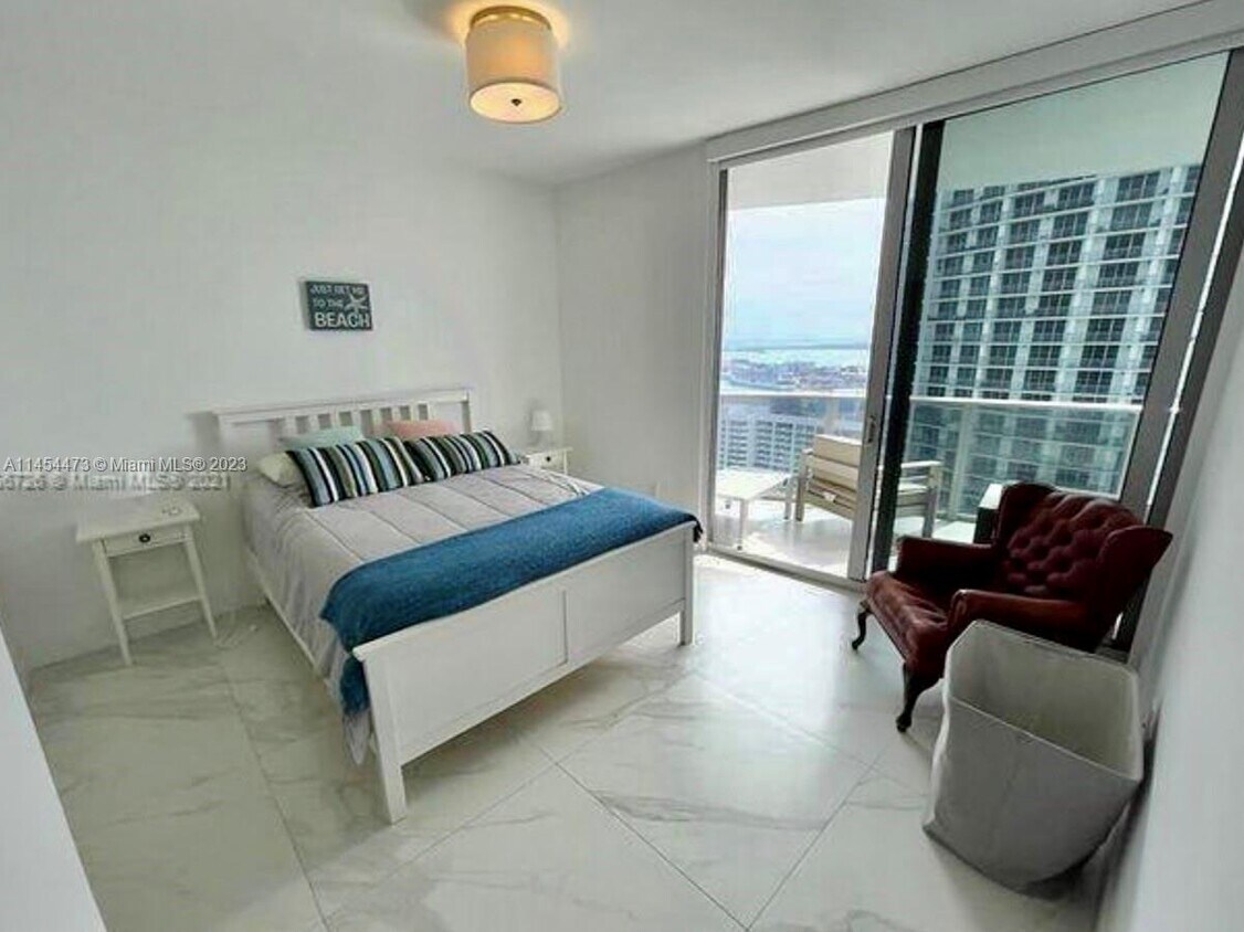 Foto del edificio - 488 NE 18th St