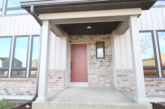 Building Photo - 37 Wingtip Ct