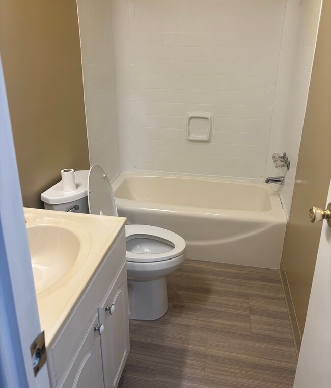 Building Photo - 5 Valleywood Ct