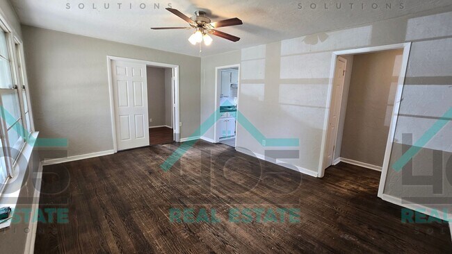 Building Photo - 3 Bedroom in MWC!