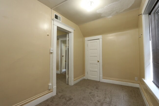 Building Photo - 1910 N Keystone Ave