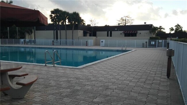 Foto del edificio - 3301 NW 47th Ter