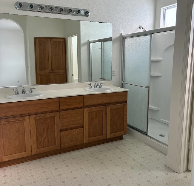 Photo - Spacious 4-Bedroom Haven with 2 Baths Apartment