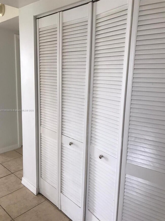 Foto del edificio - 1470 NE 123rd St