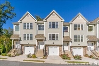 Building Photo - 8 Old Oak Dr