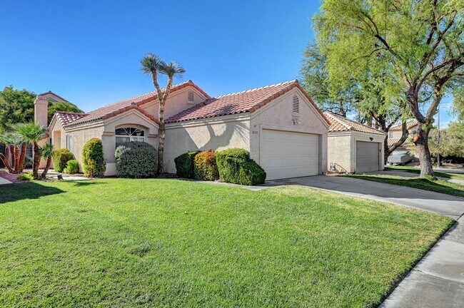 Building Photo - Fully Renovated Single Story 3bd/2bth Sing...