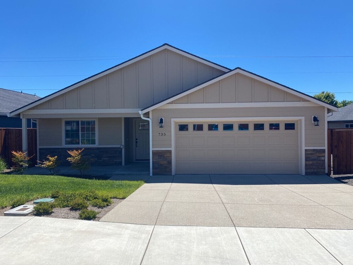 3 bedroom, 2 bath in Eagle Point House Rental in Eagle Point, OR