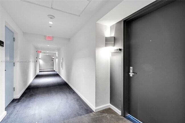 Foto del edificio - 335 S Biscayne Blvd