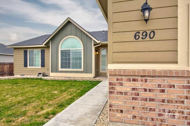 Foto del edificio - 690 SW Miner St