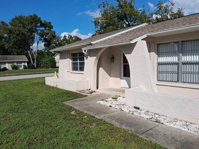 Foto del edificio - 13104 Serpentine Dr