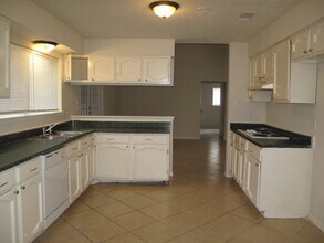 Building Photo - 5811 Crooked Post Rd