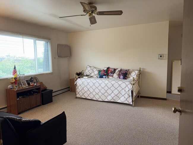 Building Photo - 1253 Getzelman Dr