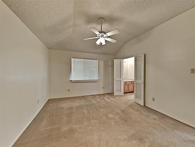 Building Photo - 10016 Bugle Dr