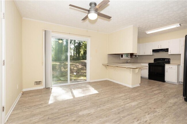 Building Photo - 951 Majesty Ln