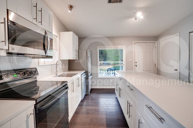 Foto del edificio - 5712 Hudson St