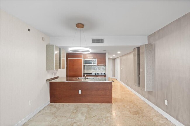 Building Photo - 1800 S Ocean Dr