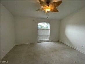 Building Photo - 609 SW 43rd Ln