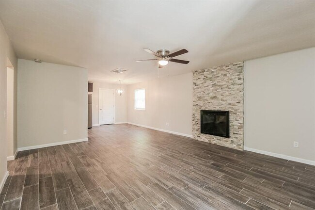 Foto del edificio - 8716 Tracy Dr