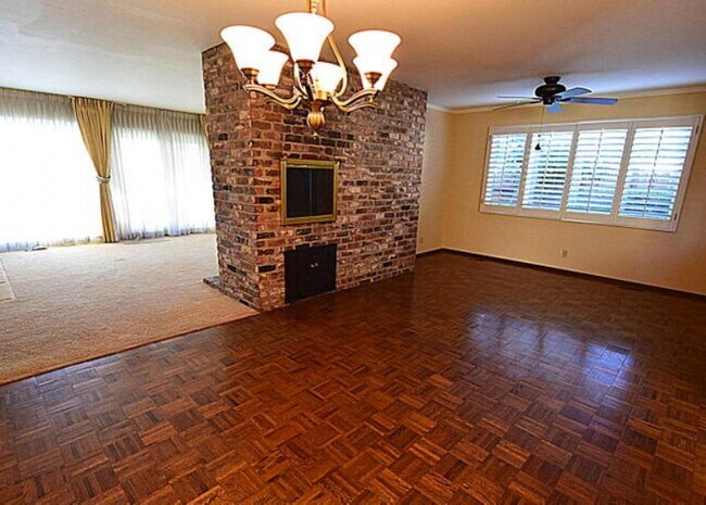 Building Photo - CHARMING TERRA LINDA 4BR/2BA, POOL, HDWD F...