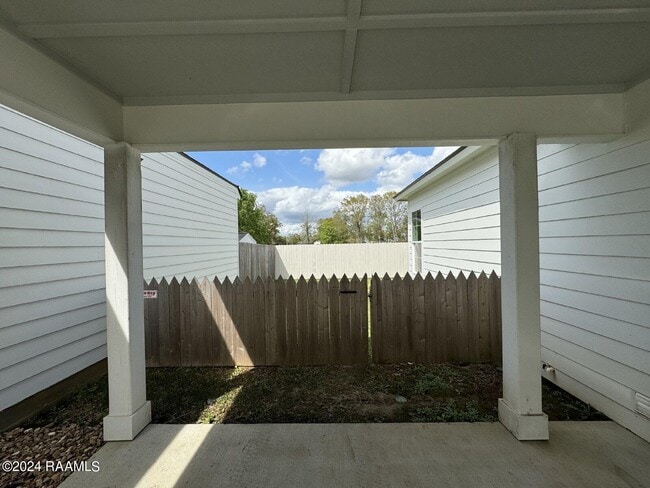 Building Photo - 106 Satsuma Dr