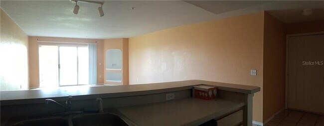 Building Photo - 14037 Fairway Island Dr