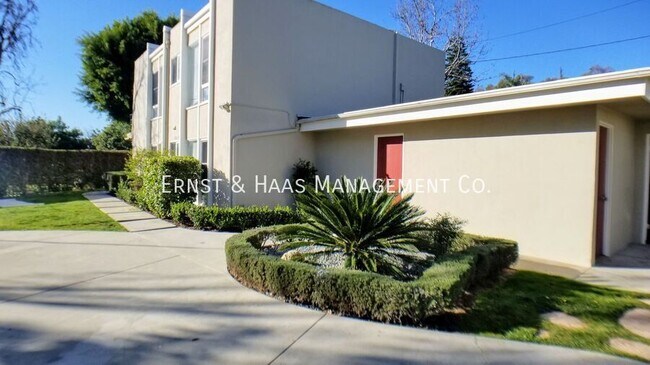 Foto del edificio - 3690 Country Club Dr