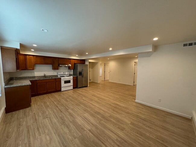 Foto del edificio - 1551 Santa Clara Ave