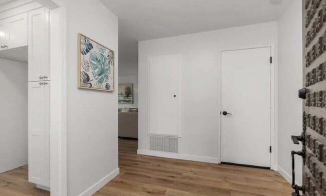Building Photo - 3808 Vista Campana S