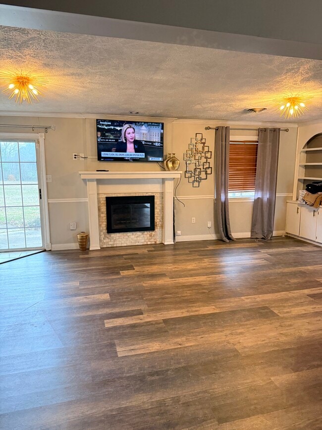 Building Photo - 848 Gore Rd