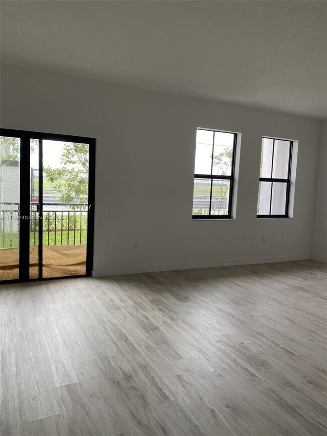 Foto del edificio - 15650 SW 136th St
