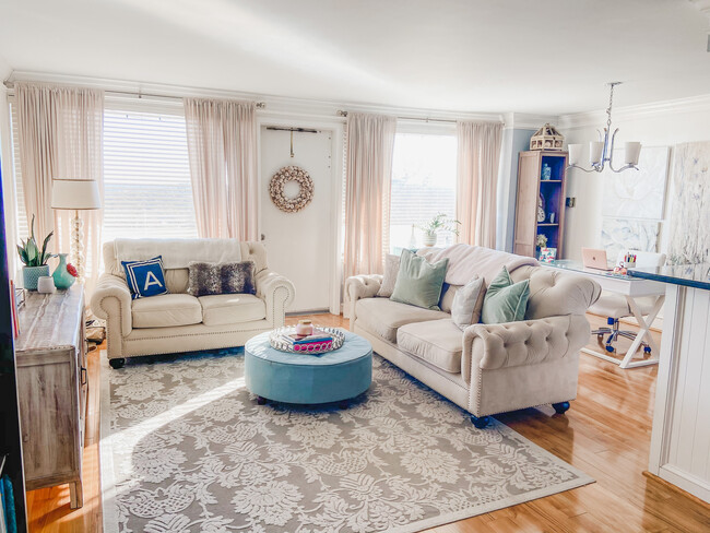 View from Entry: Living/Dining area - 4501 Arlington Blvd