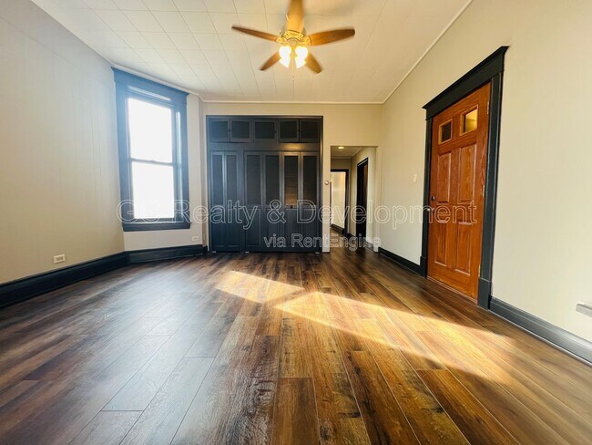 Foto del edificio - 3408 N Greenview Ave