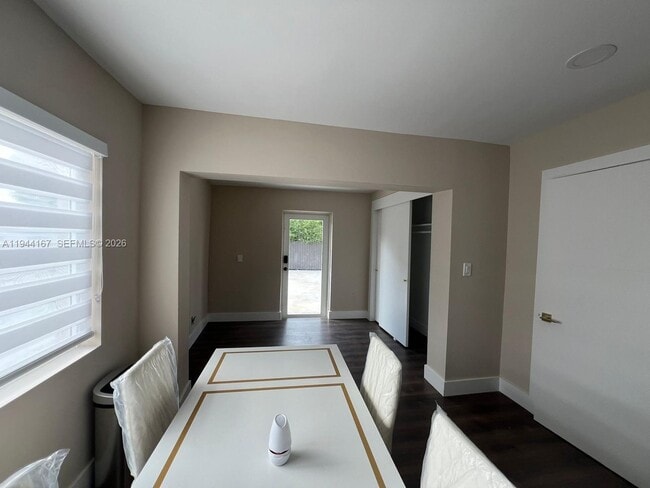 Foto del edificio - 945 79th Terrace