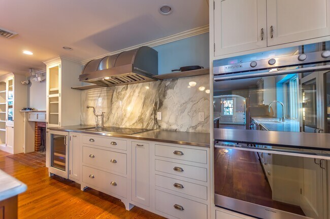 Foto del edificio - 24 Copeland Dr