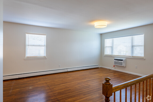 1BR, 1BA - 730SF - Hampton Gardens