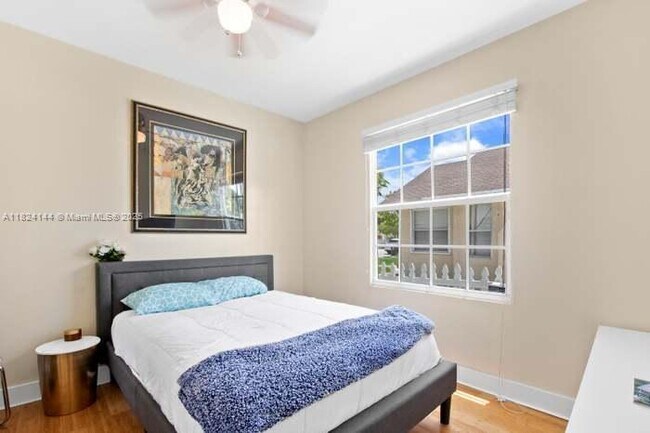 Foto del edificio - 646 33rd St