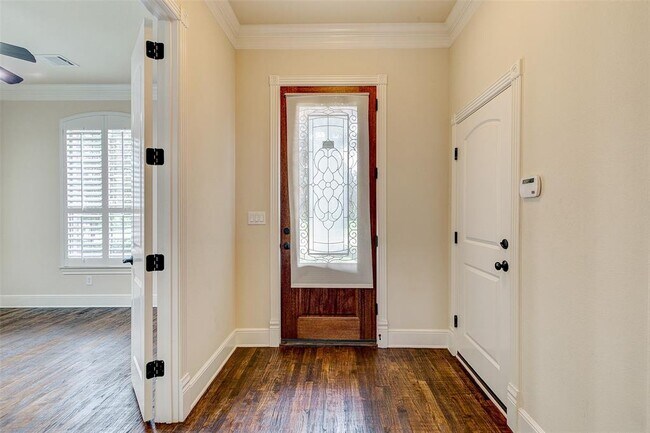 Foto del edificio - 4808 Lofty Ln