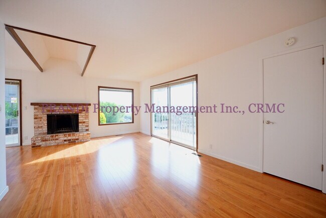 Foto del edificio - Bright and Cheerful Home in Tam Valley wit...