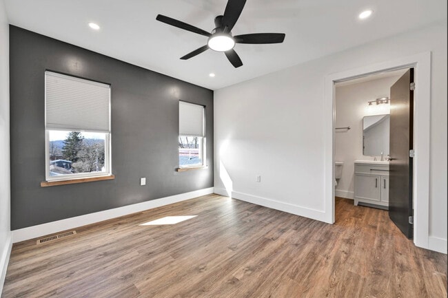 Foto del edificio - 132 E Market St