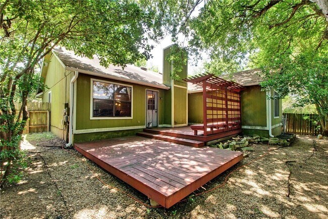 Foto del edificio - 9904 Briar Ridge Dr