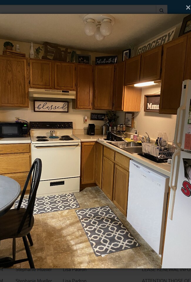 Foto del edificio - 220 Sugar Creek Ln