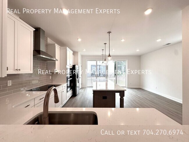 Foto del edificio - 15328 Ballancroft Pkwy
