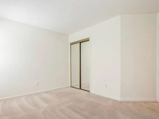 Foto del edificio - 2200 Mountain Mist Ct
