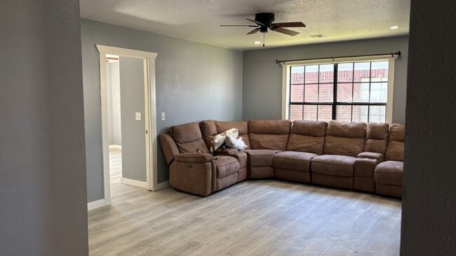 Building Photo - 619 E 1st St