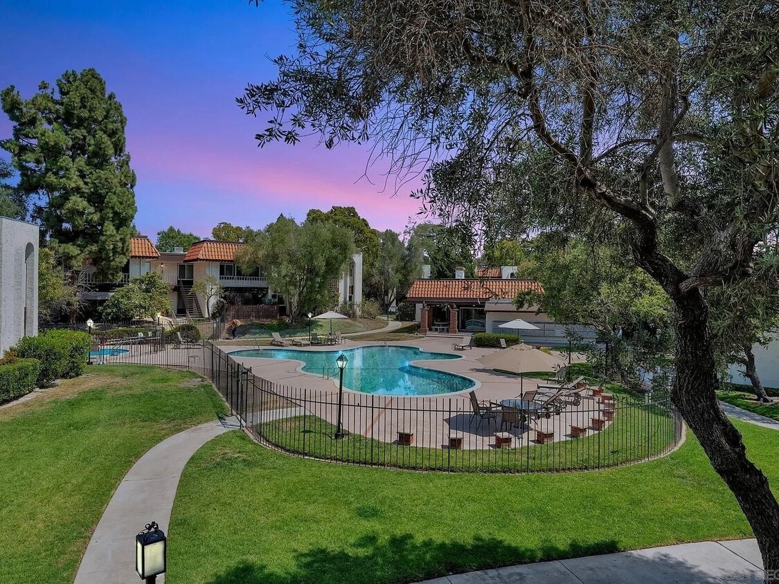Primary Photo - Beautiful 2 bedroom Condo