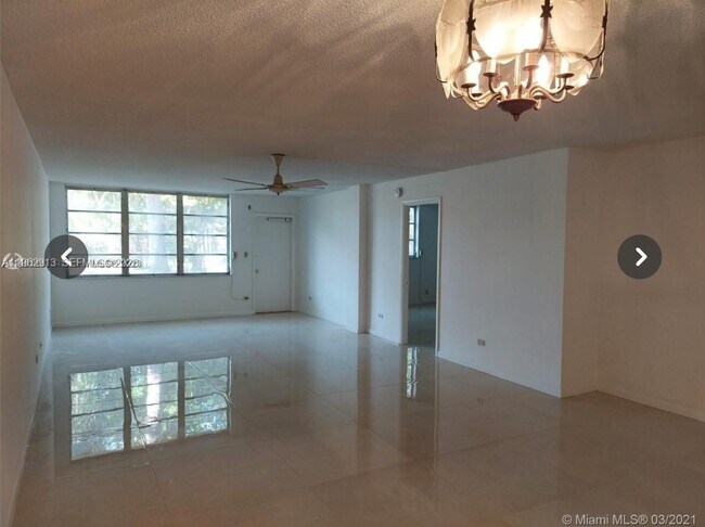 Foto del edificio - 445 NE 195th St