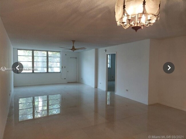 Building Photo - 445 NE 195th St