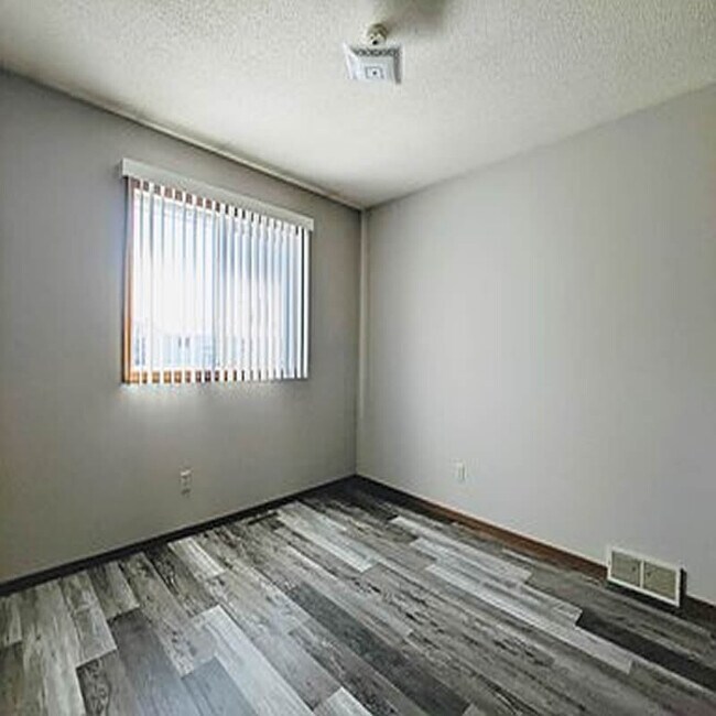 Building Photo - 230 Leighton Dr