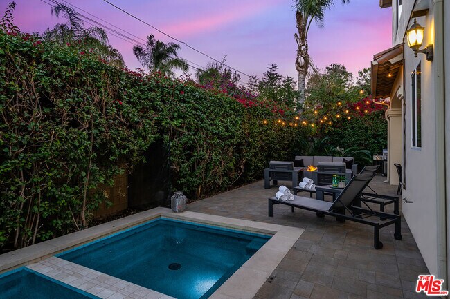 Foto del edificio - 15935 Archwood Ln