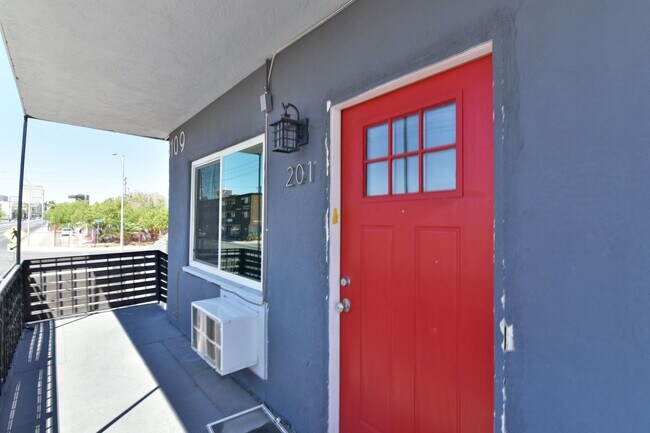 Building Photo - 1109 Stewart Ave